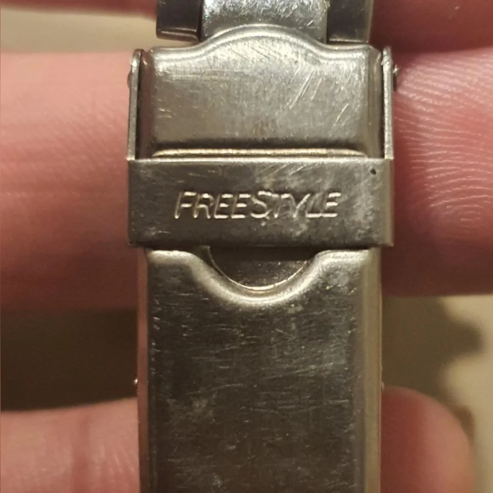 Vtg Freestyle Silver/Pink Women's Diver Watch - Picture 5 of 7